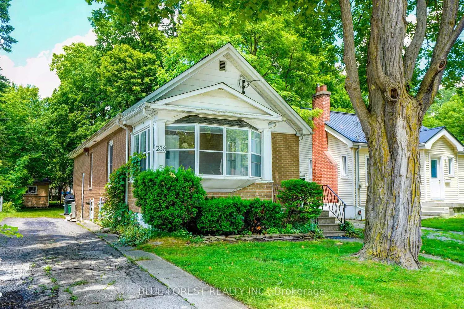 236 Bernard Avenue photo 2