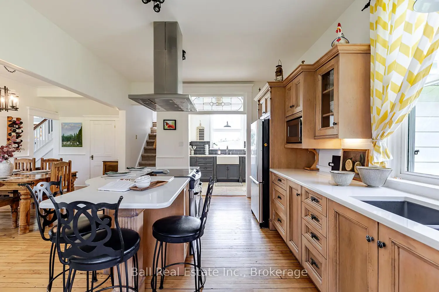 734 Tara Road photo 3
