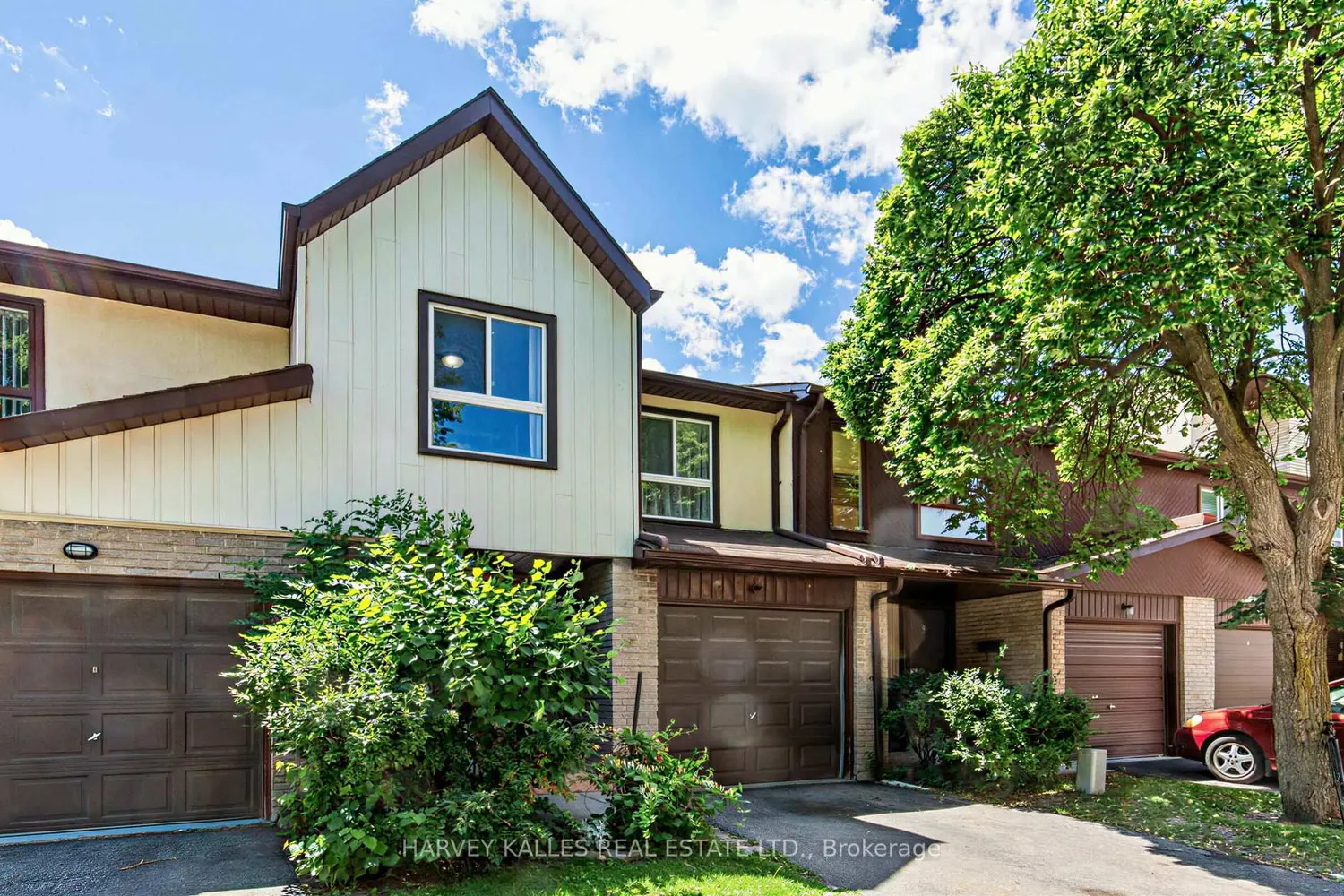 1180 Sandhurst Circle 2 photo 2