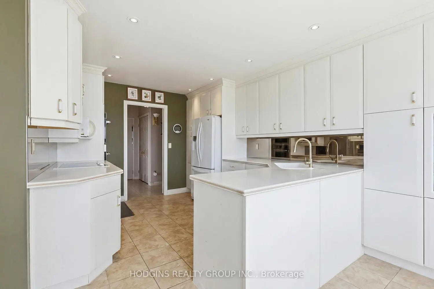 880 Dundas Street Ph5 photo 3