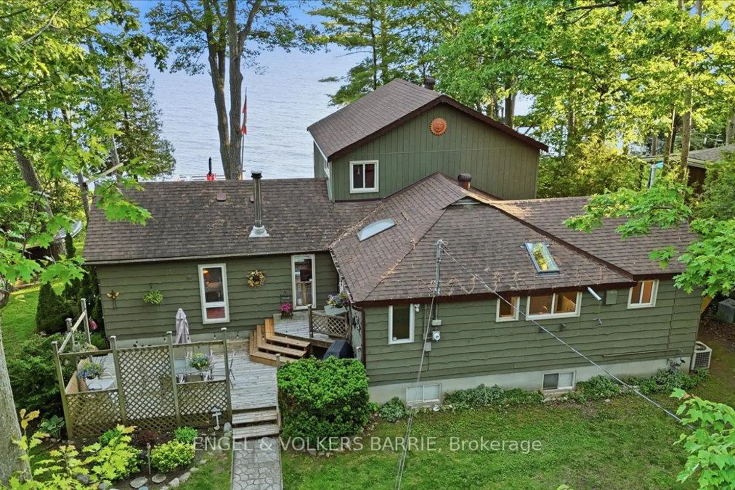 1784 Tiny Beaches Road photo 2