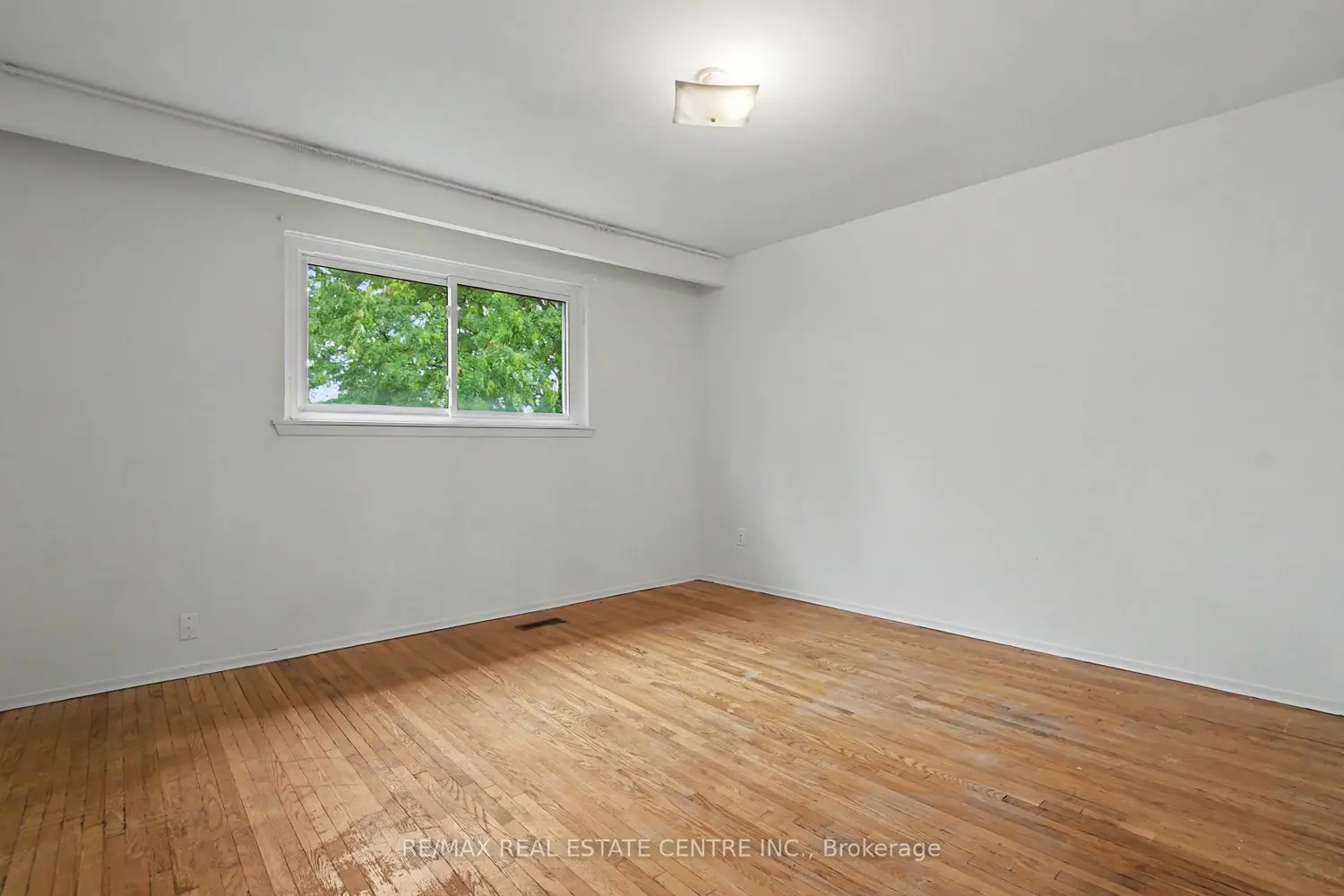 396 Pinemeadow Avenue photo 5