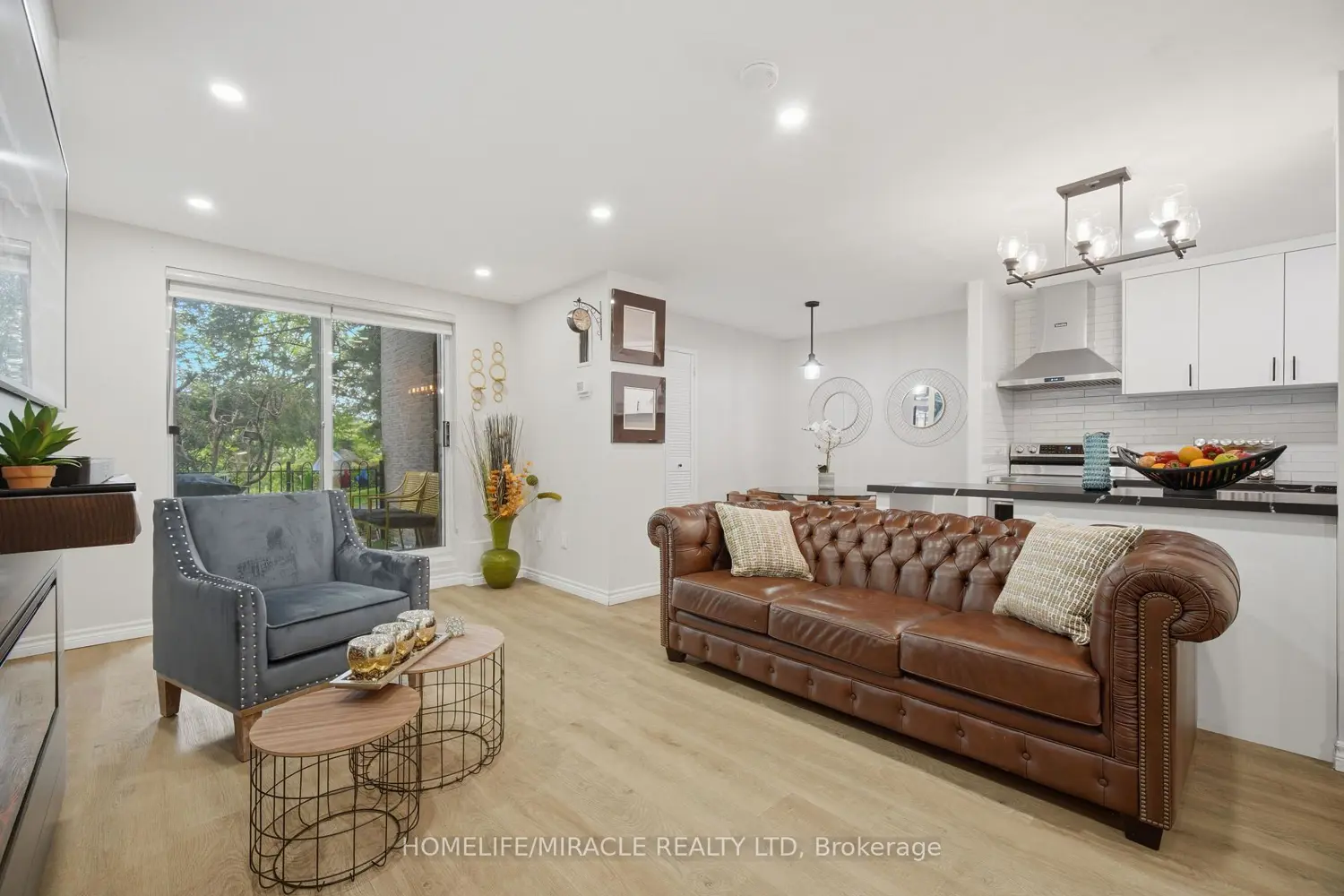 2095 Roche Court 137 photo 4