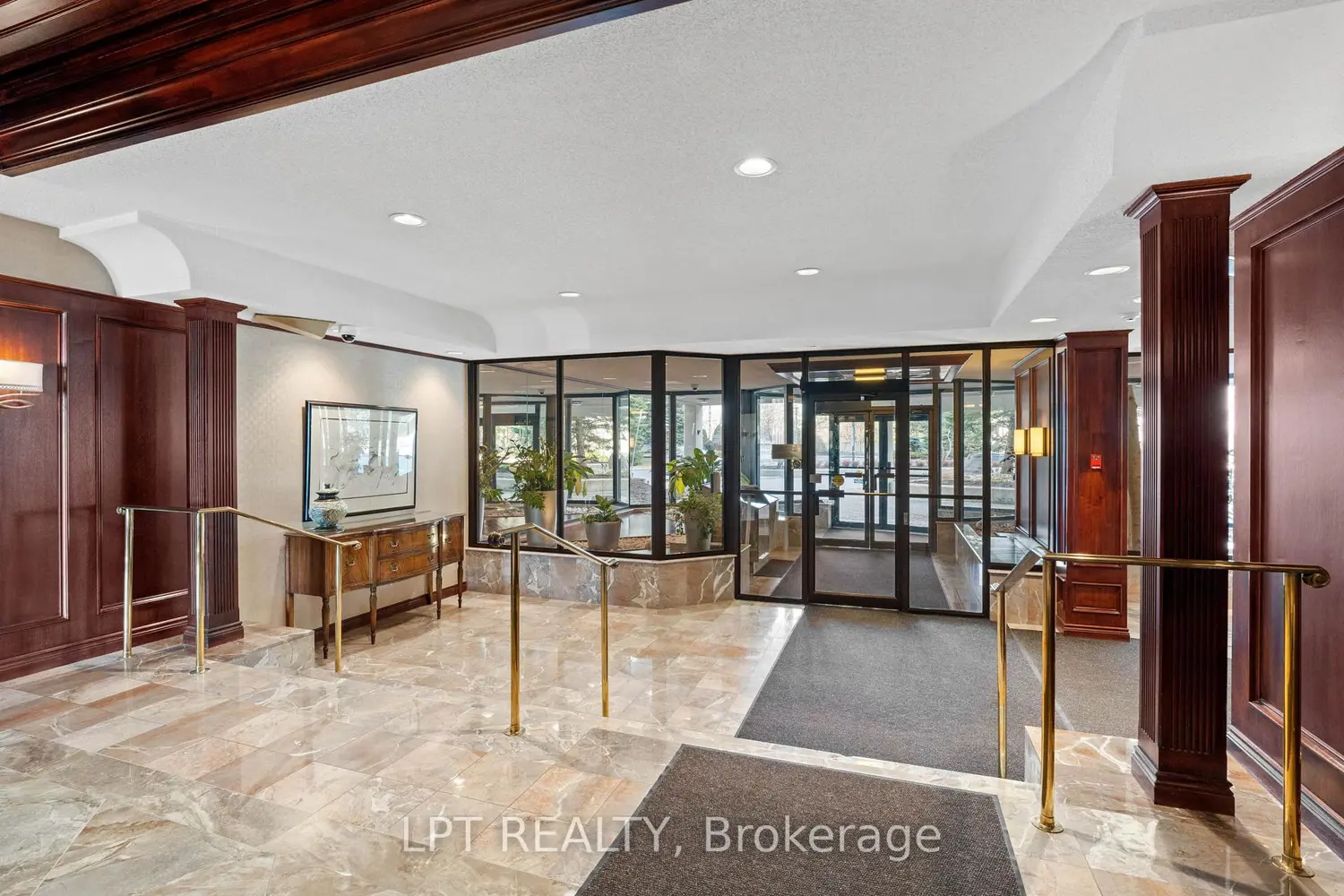 1510 Riverside Drive 1505 photo 4
