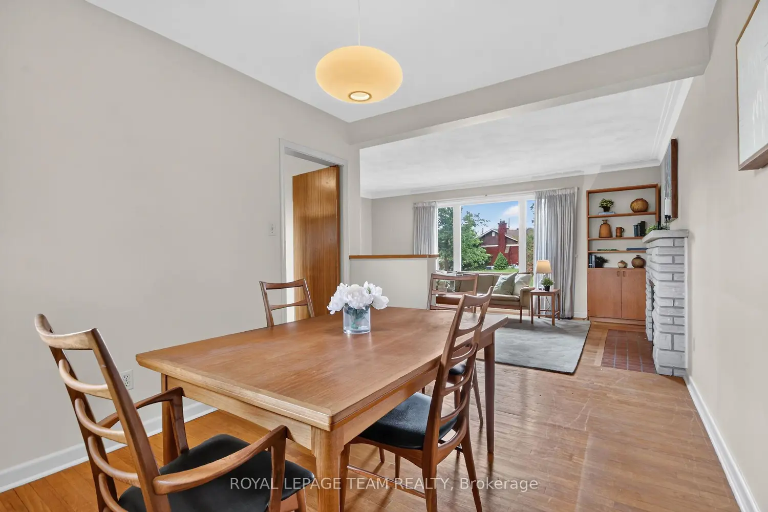 1768 Laxton Crescent photo 4