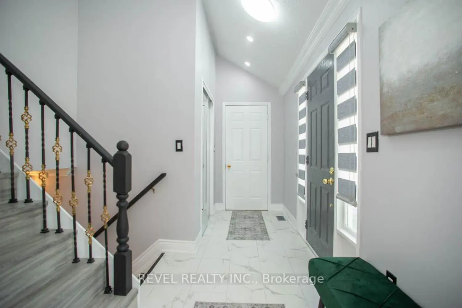 61 Leslie Avenue photo 4