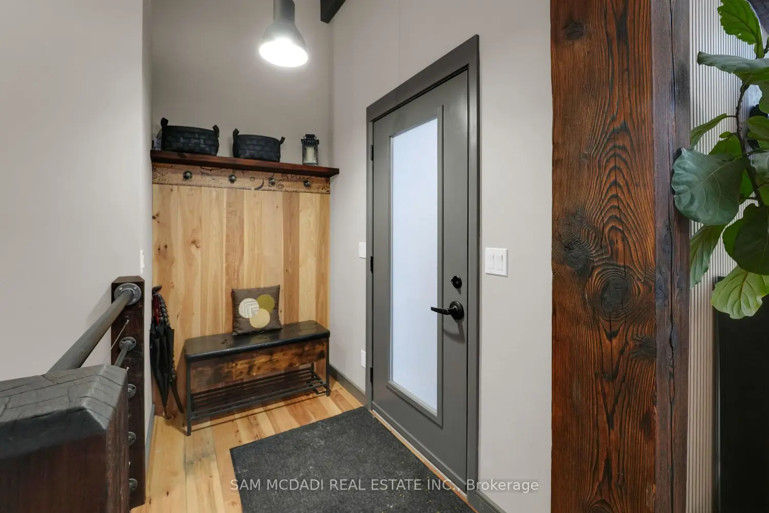 2084 Grand Boulevard photo 4
