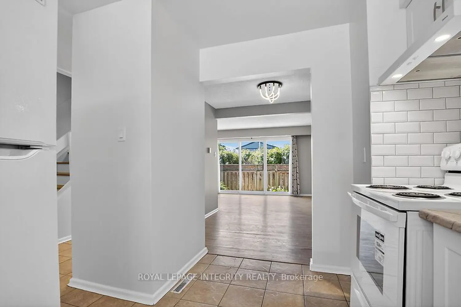 427 Moodie Drive photo 4