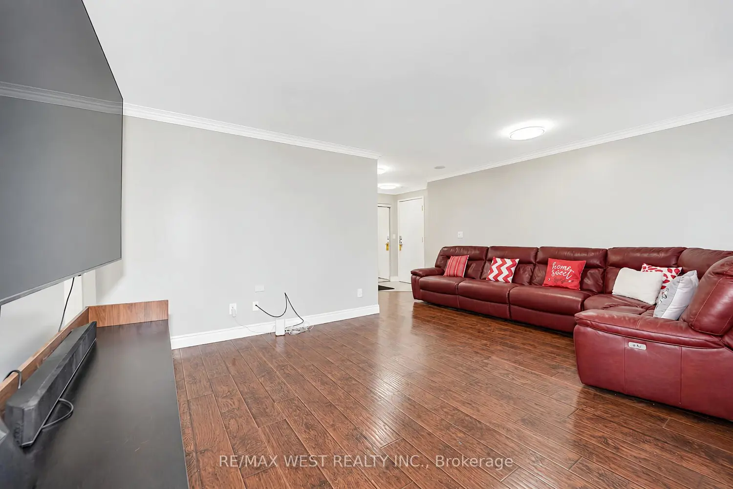 68 Corporate Drive 326 photo 4