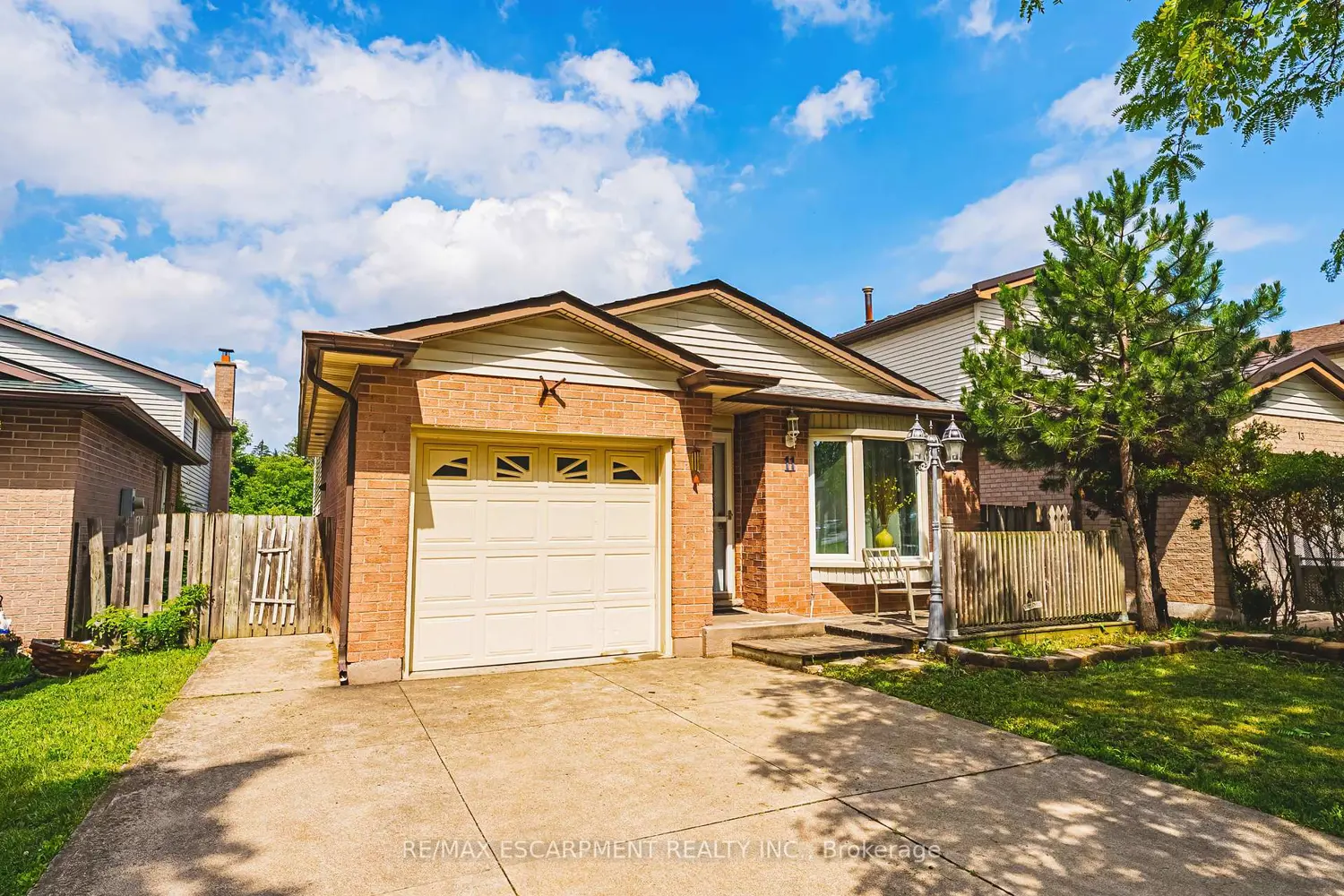 11 Drakes Drive photo 2