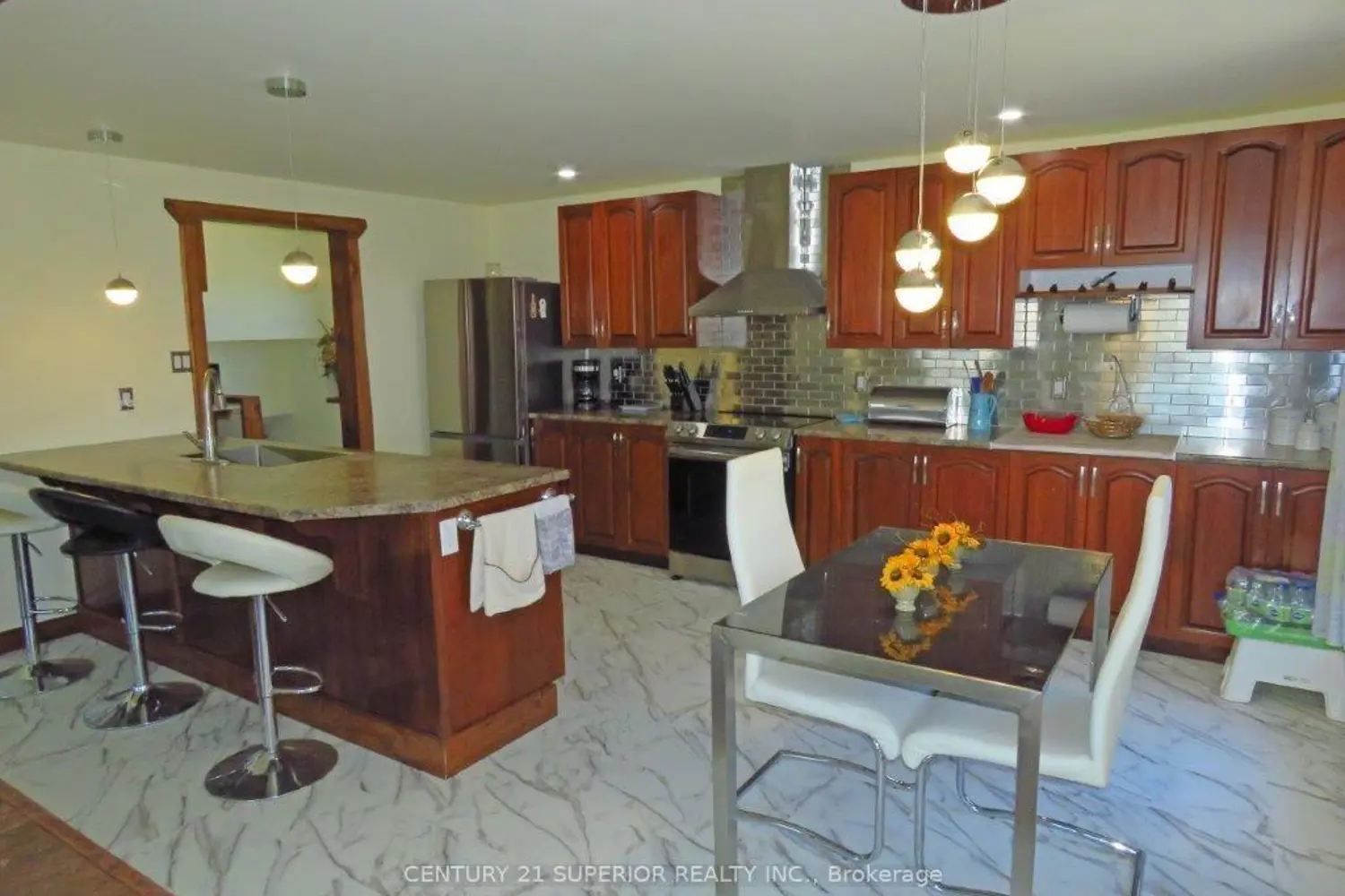 240 Walker Street photo 5