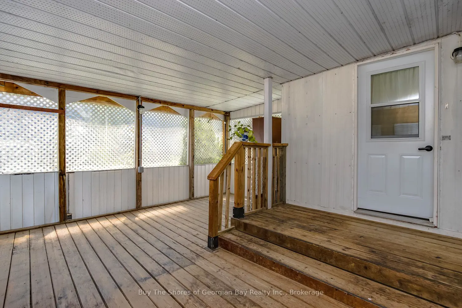 10 Maple Lane photo 2