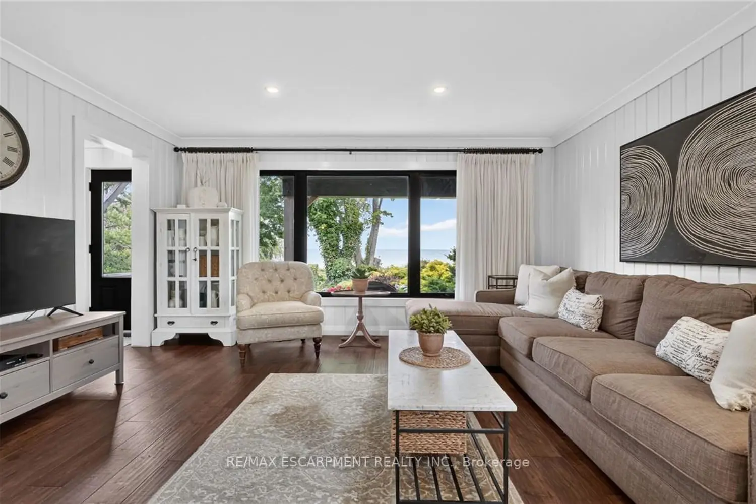 3754 Lakeshore Road photo 4