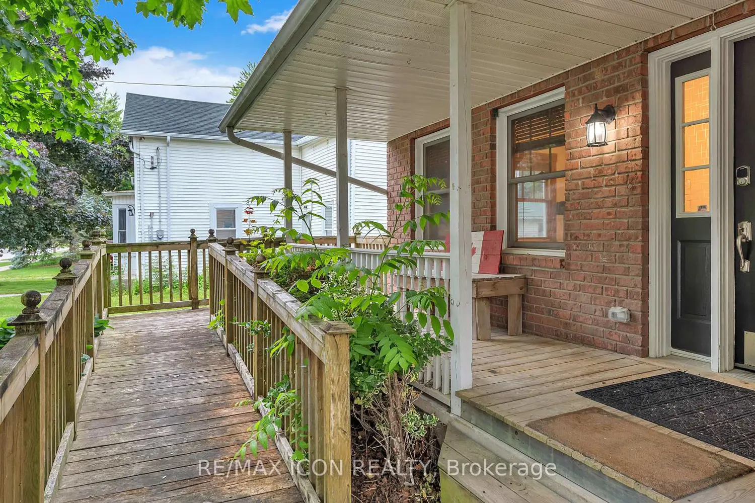 158 Broadway Street photo 3