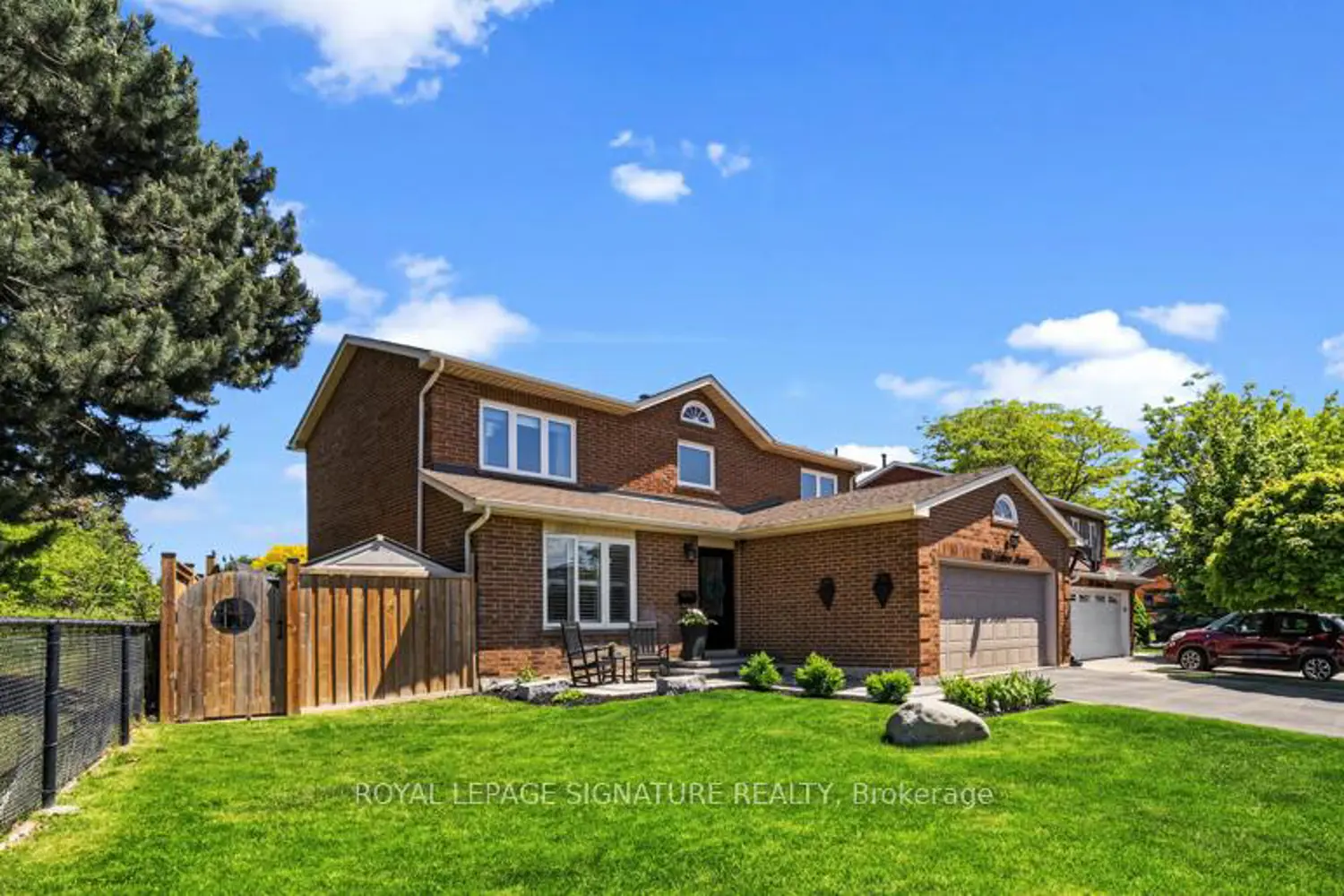 752 Laurier Avenue photo 2