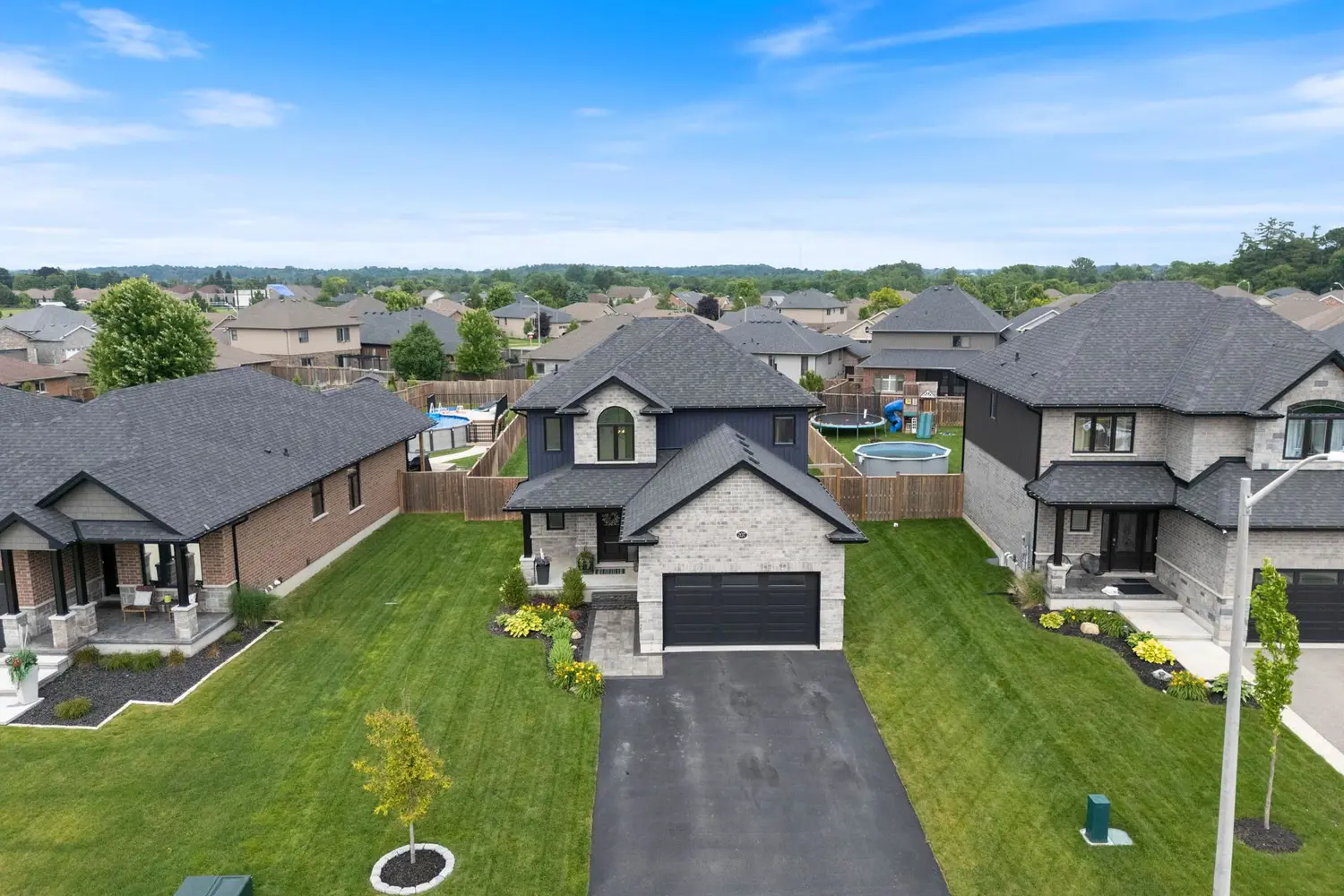 207 Oak Street photo 3