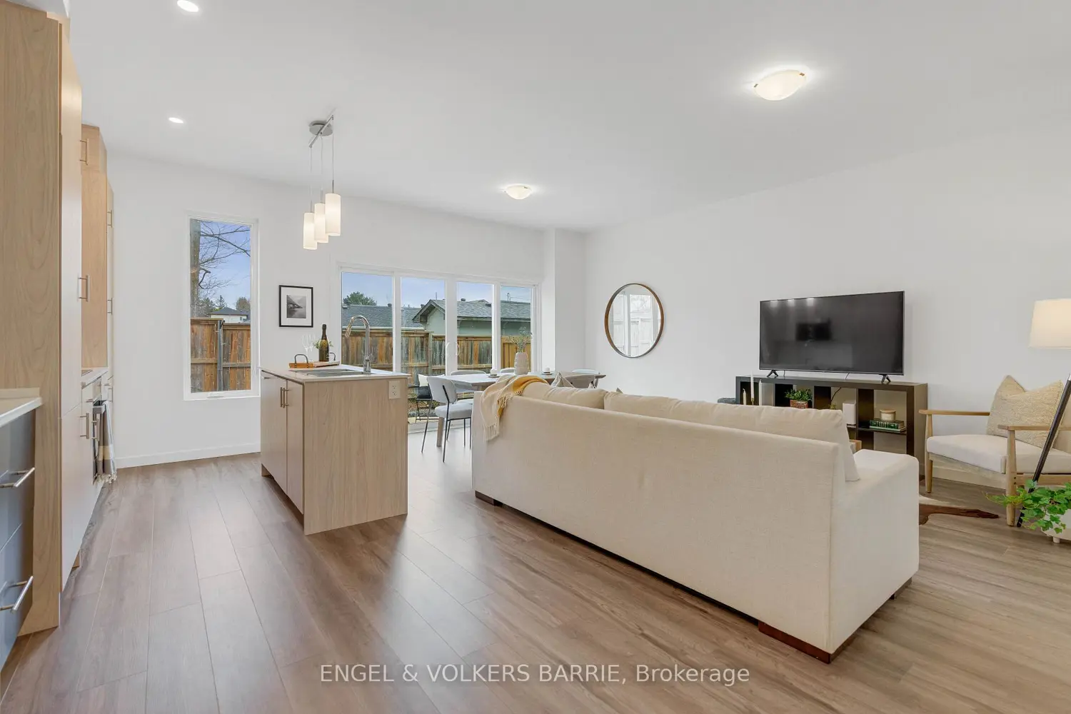 142 Athabaska Road photo 5