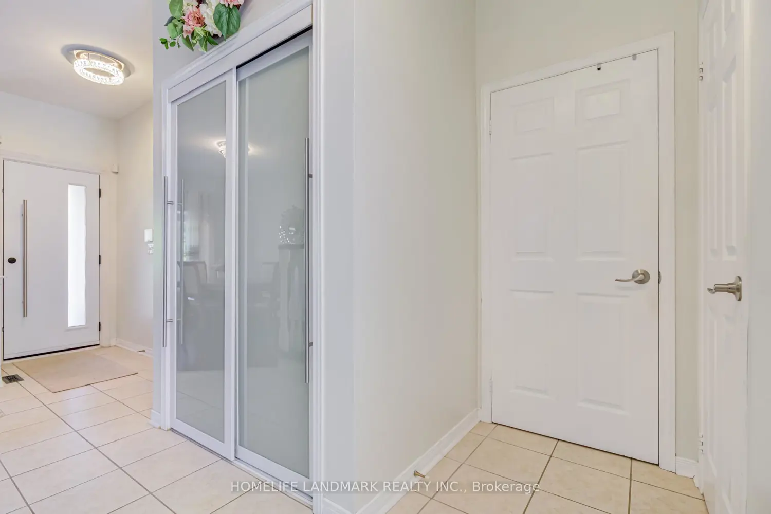 111 Knowles Drive photo 4