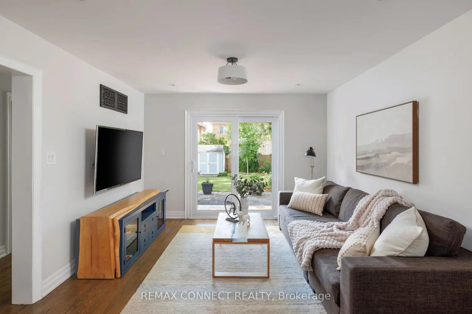 52 Angus Drive photo 2
