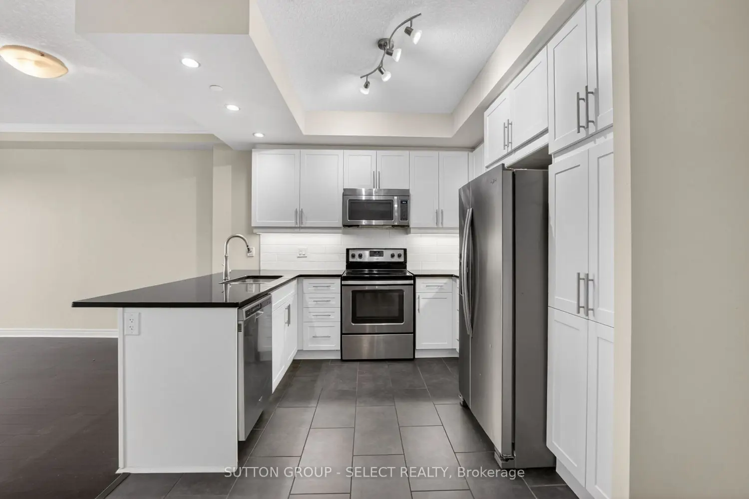 330 Ridout Street 1705 photo 3