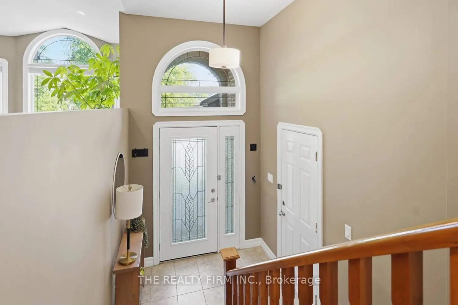 813 Leacock Way photo 2
