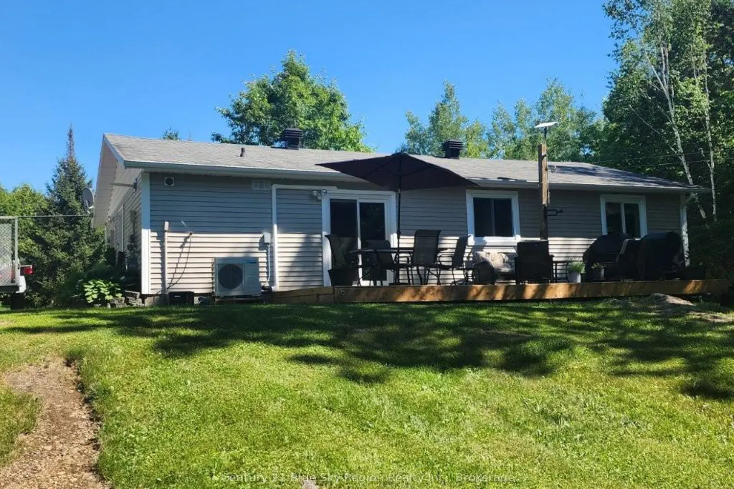 1048 Derland Road photo 4