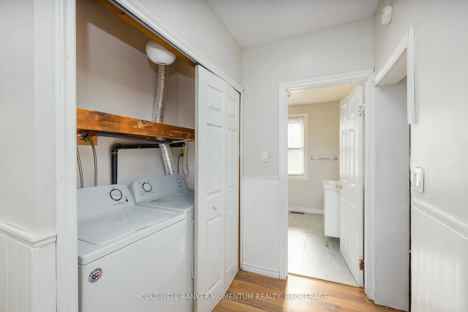 4319 Seneca Street photo 5