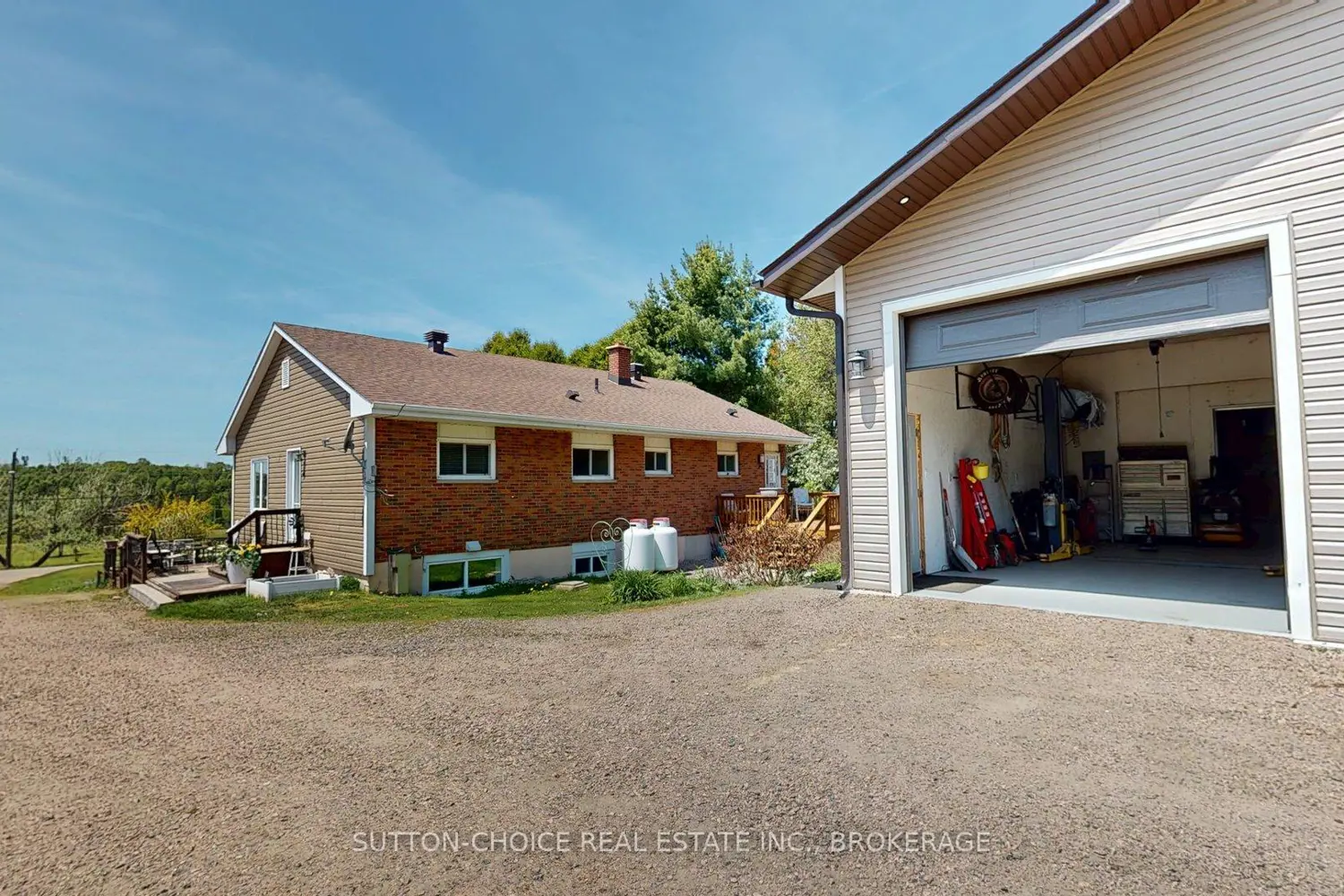222 Yonge Street photo 3