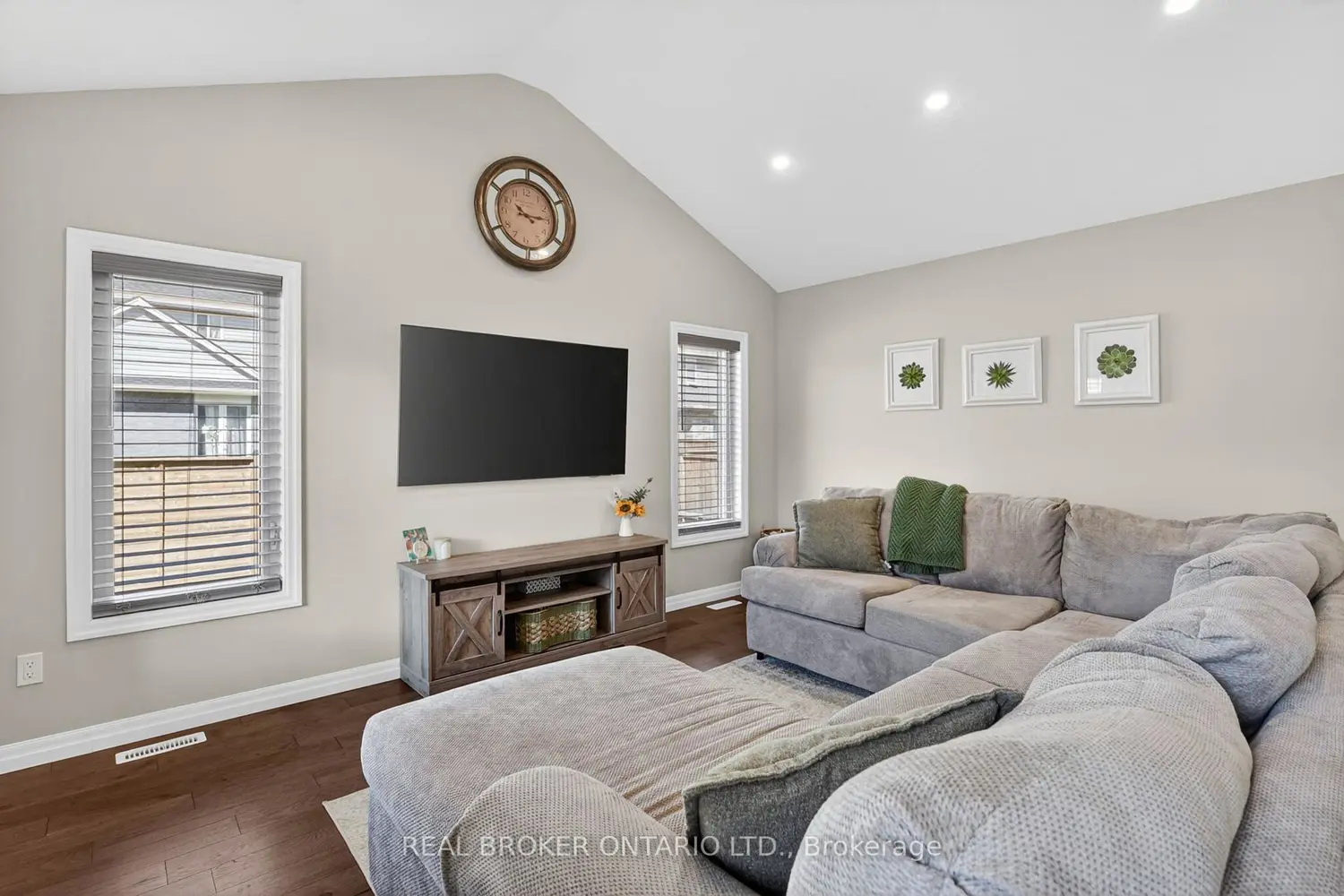 48 Curren Crescent photo 5
