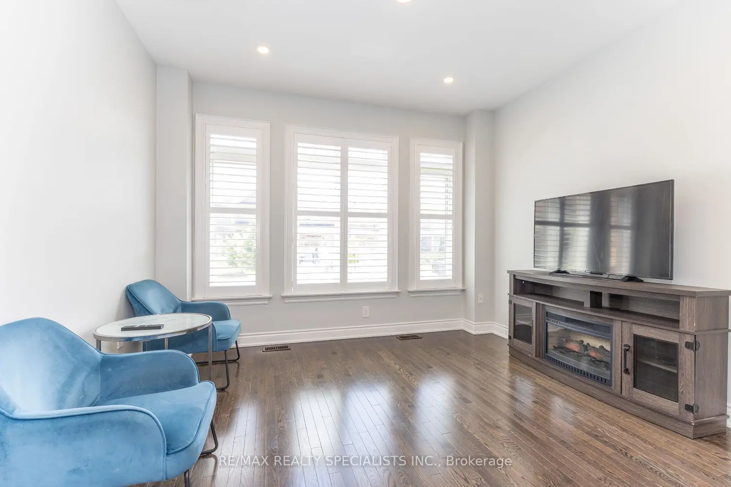 8 W Dykie Court