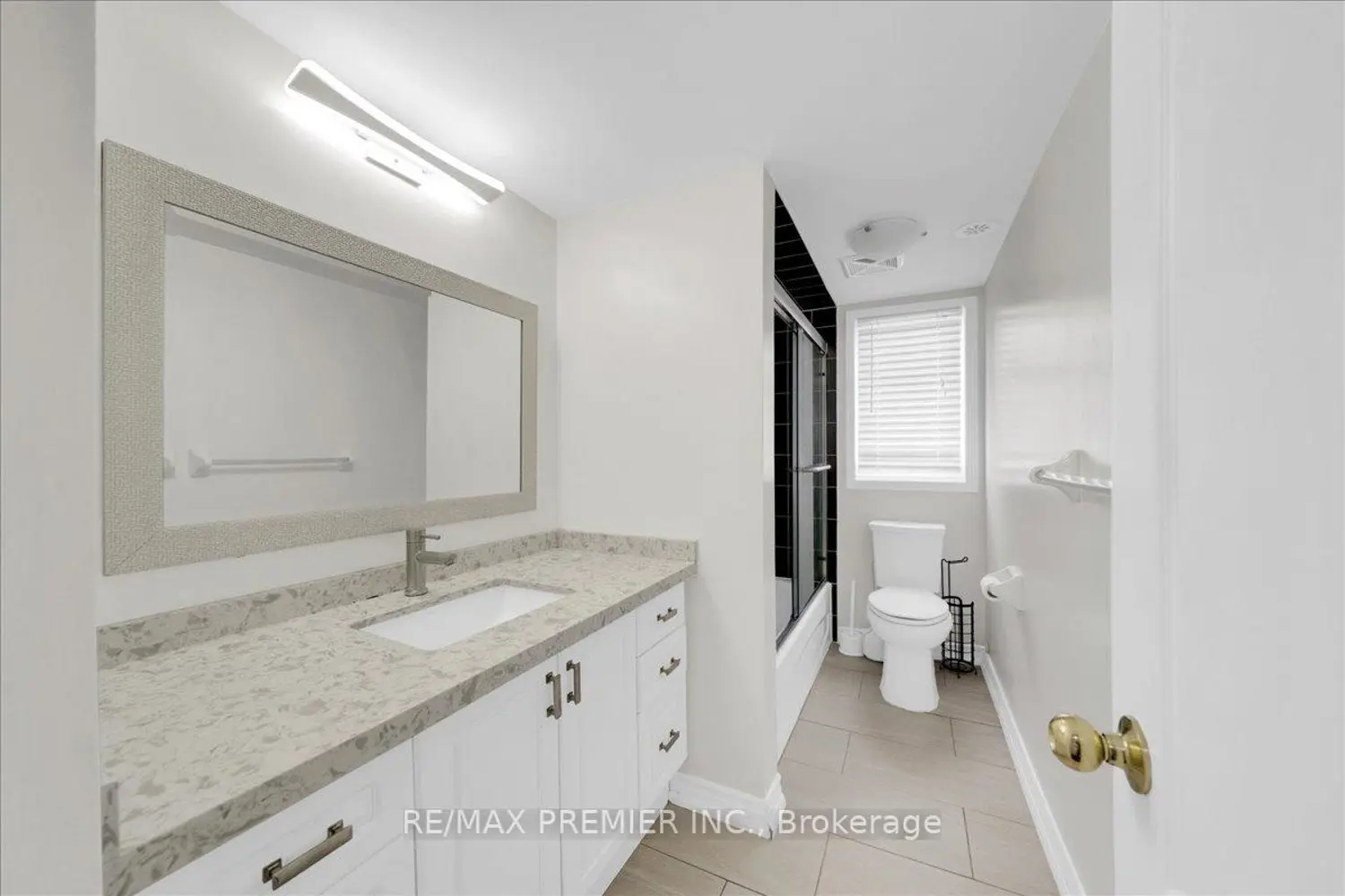 141 Isaac Devins Boulevard 8 photo 5