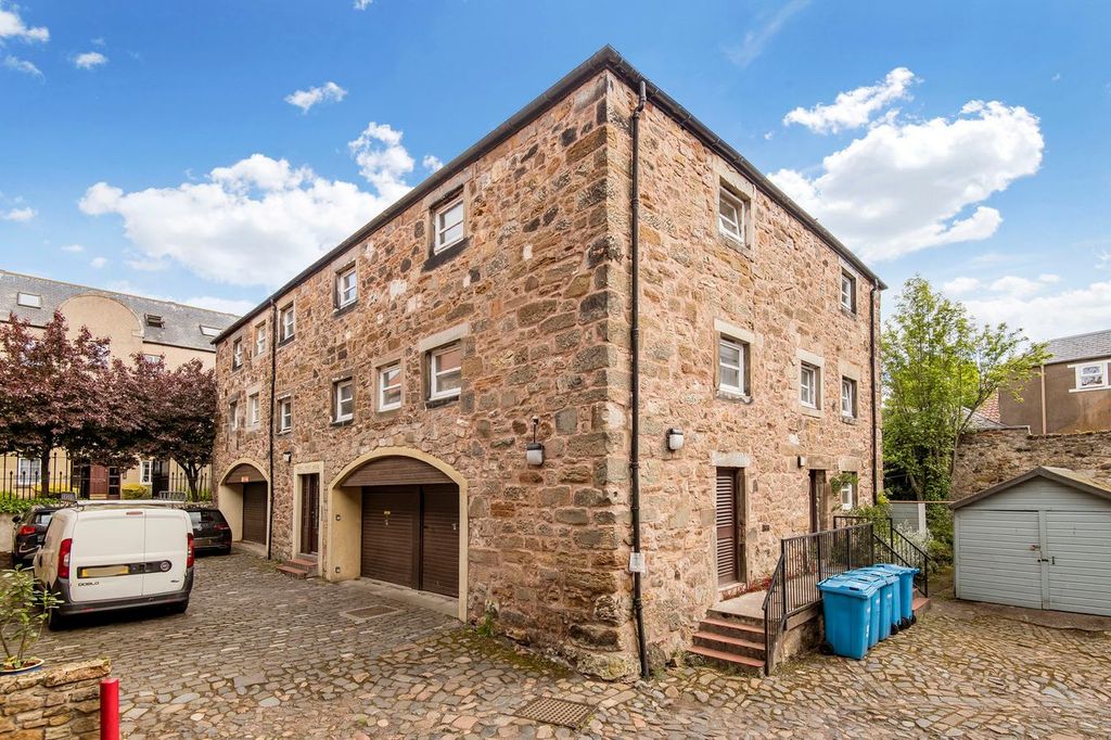 3 bed flat for sale205A South Street, St Andrews KY16
