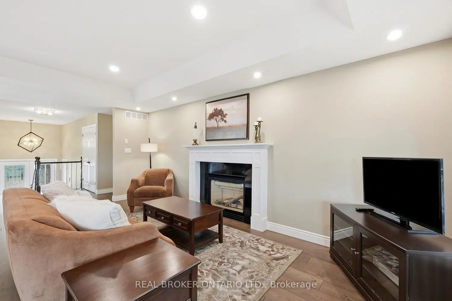 105 Harwood Road photo 5