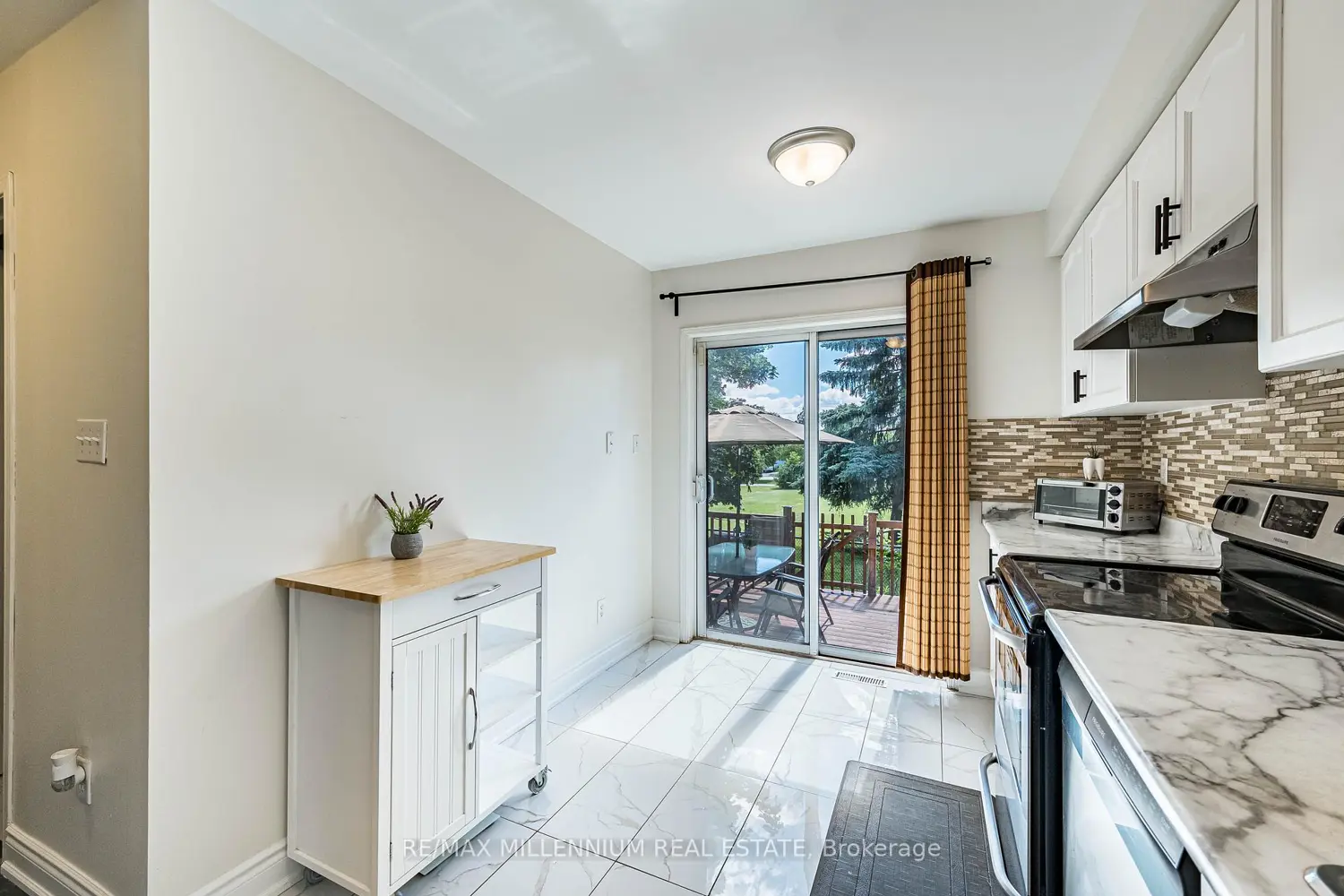 36 Spadina Road 36 photo 5