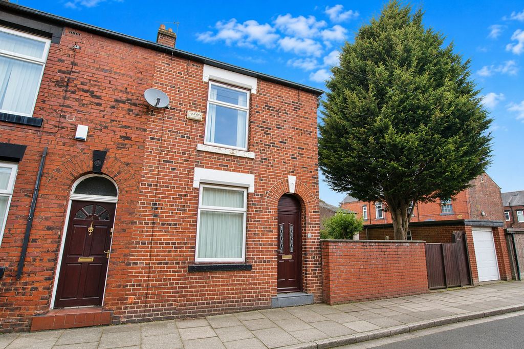 2 bed property for saleFrances Street, Rochdale OL16