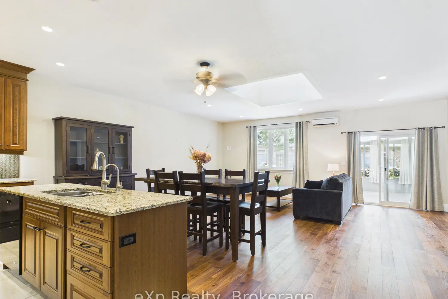 401 Victoria Street 34 photo 3