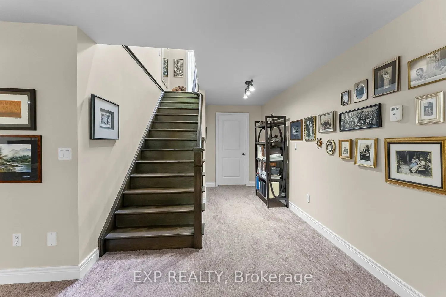 6 Creekside Drive photo 5