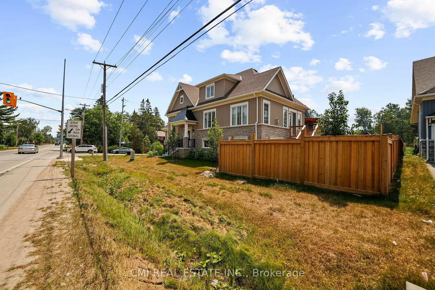 3205 Mosley Street photo 2