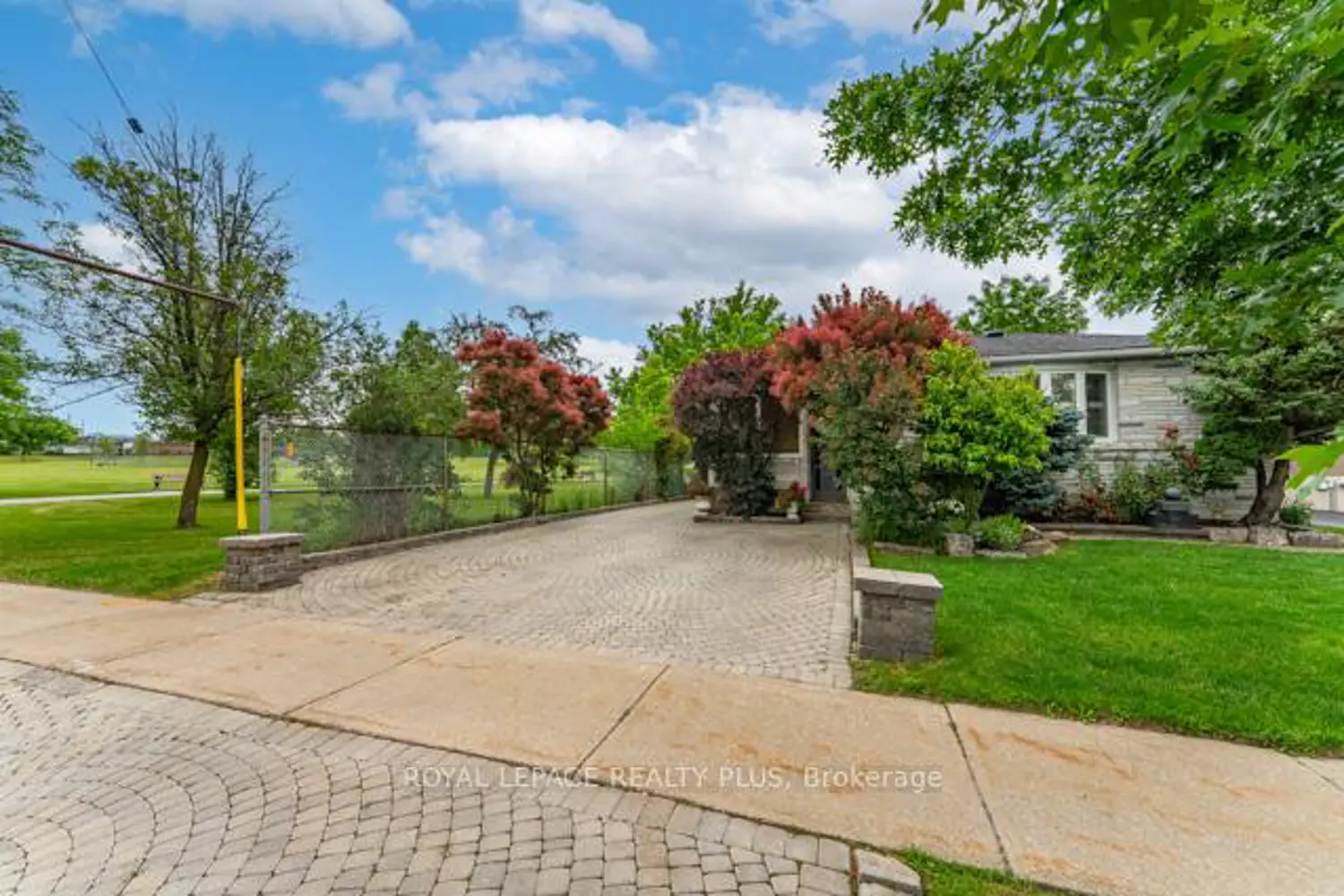 87 Hullmar Drive photo 3