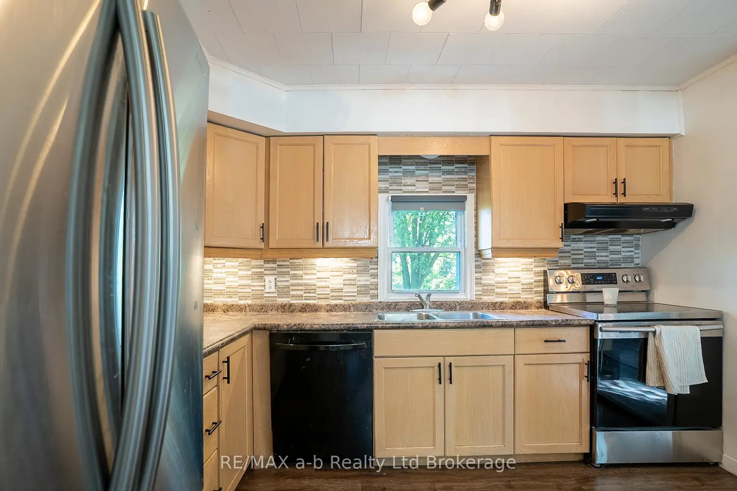 80 Stover Street photo 5