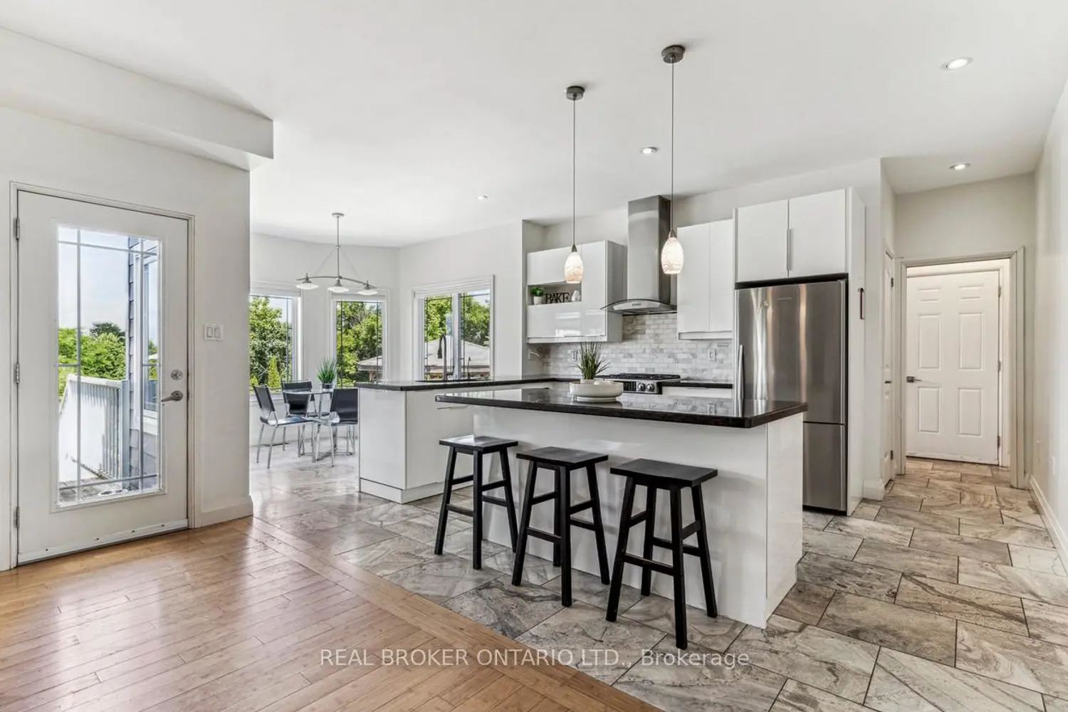 27 Bagshaw Crescent photo 4