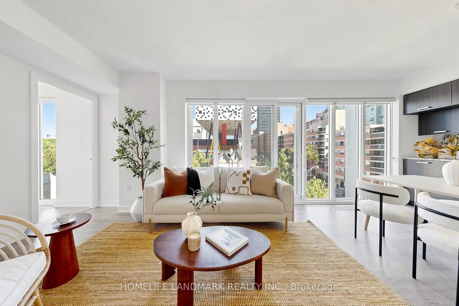 50 Mccaul Street 504 photo 2