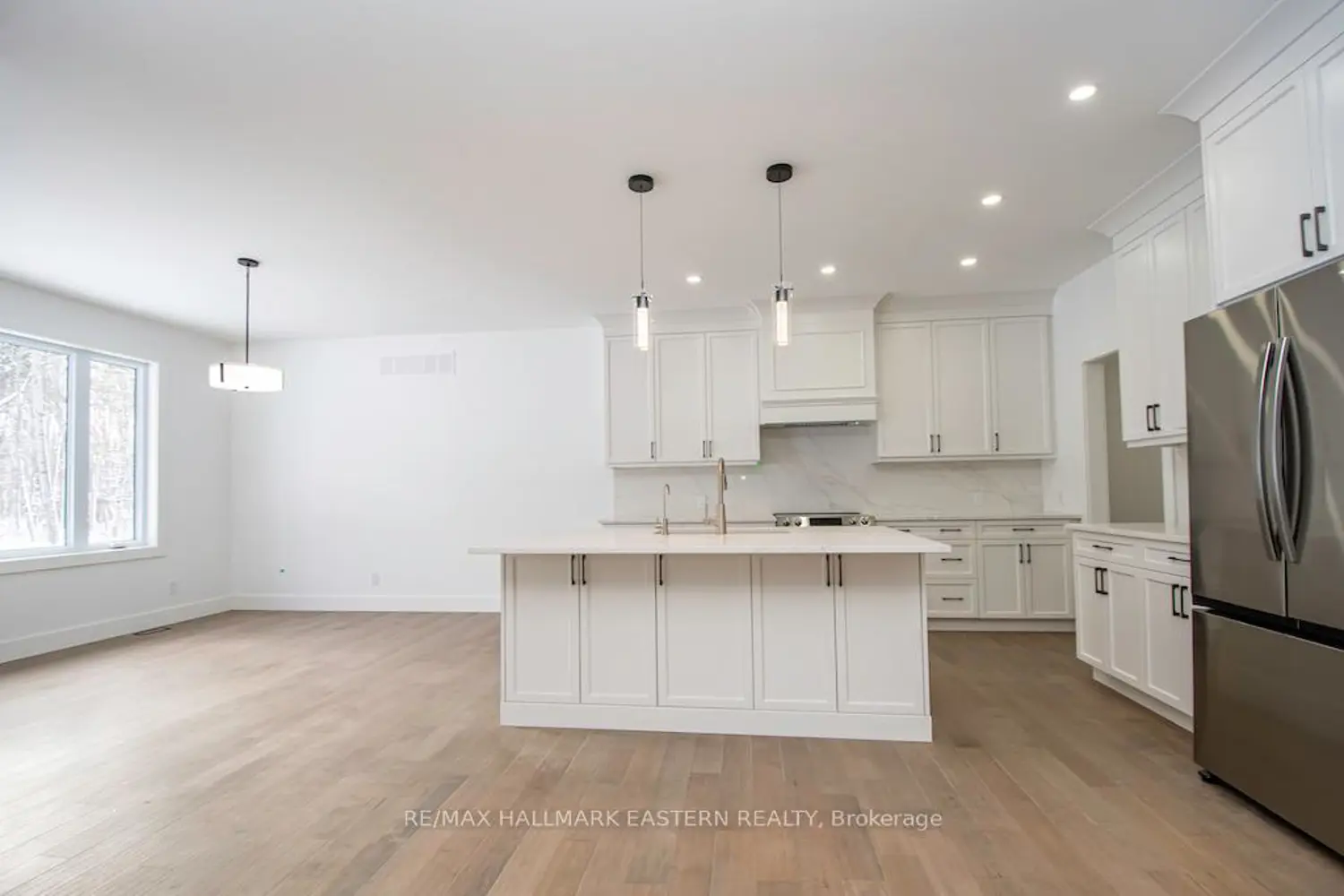 11 Maplewood Court photo 3