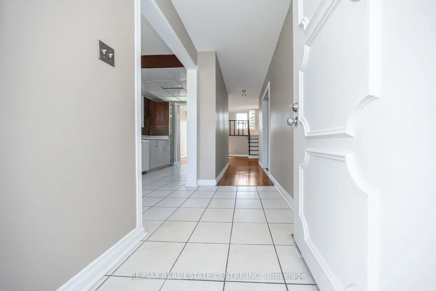 433 Hansen Road photo 2