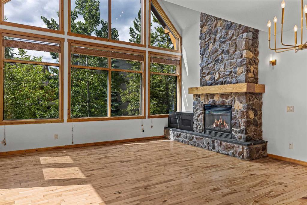 202-75 Dyrgas Gate, Canmore, AB, T1W0A6 photo 3