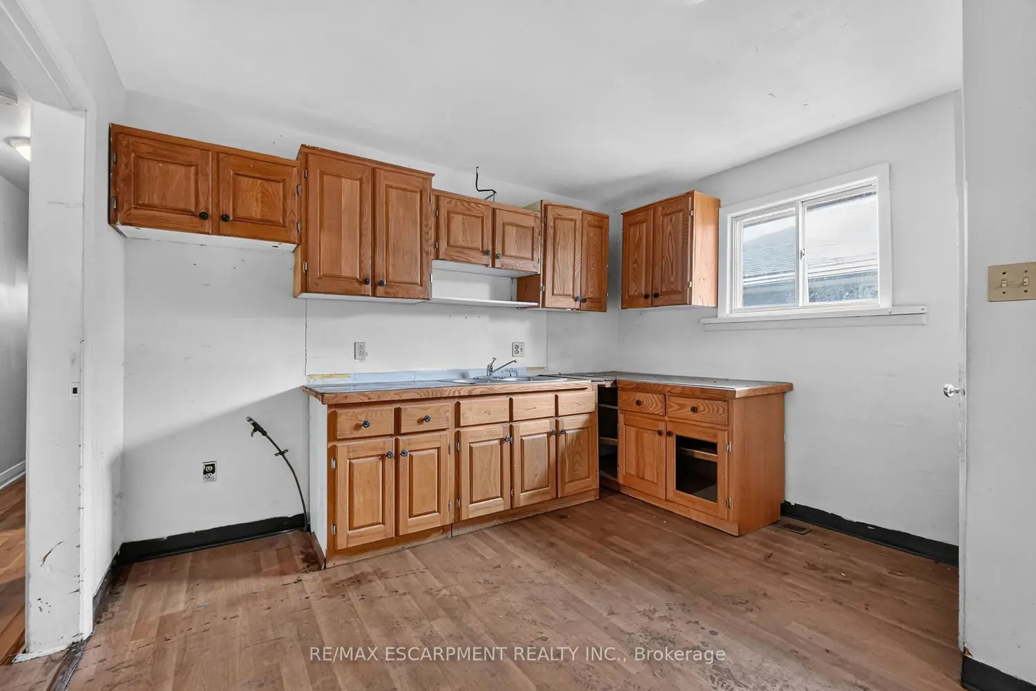 689 Burgess Avenue photo 5