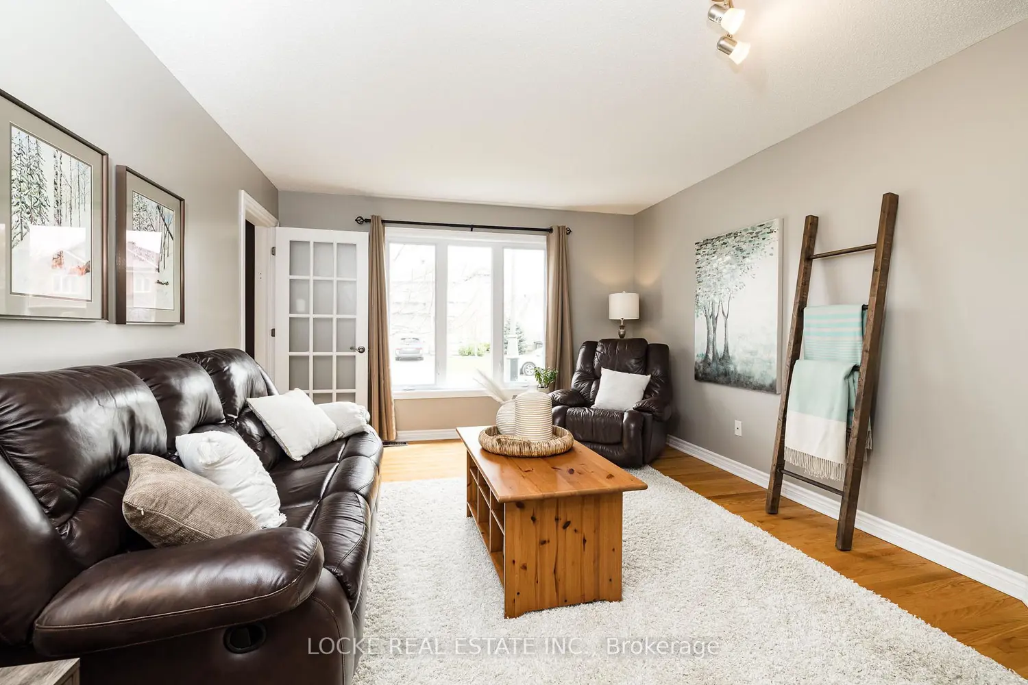 20 Pebblemill Lane photo 3
