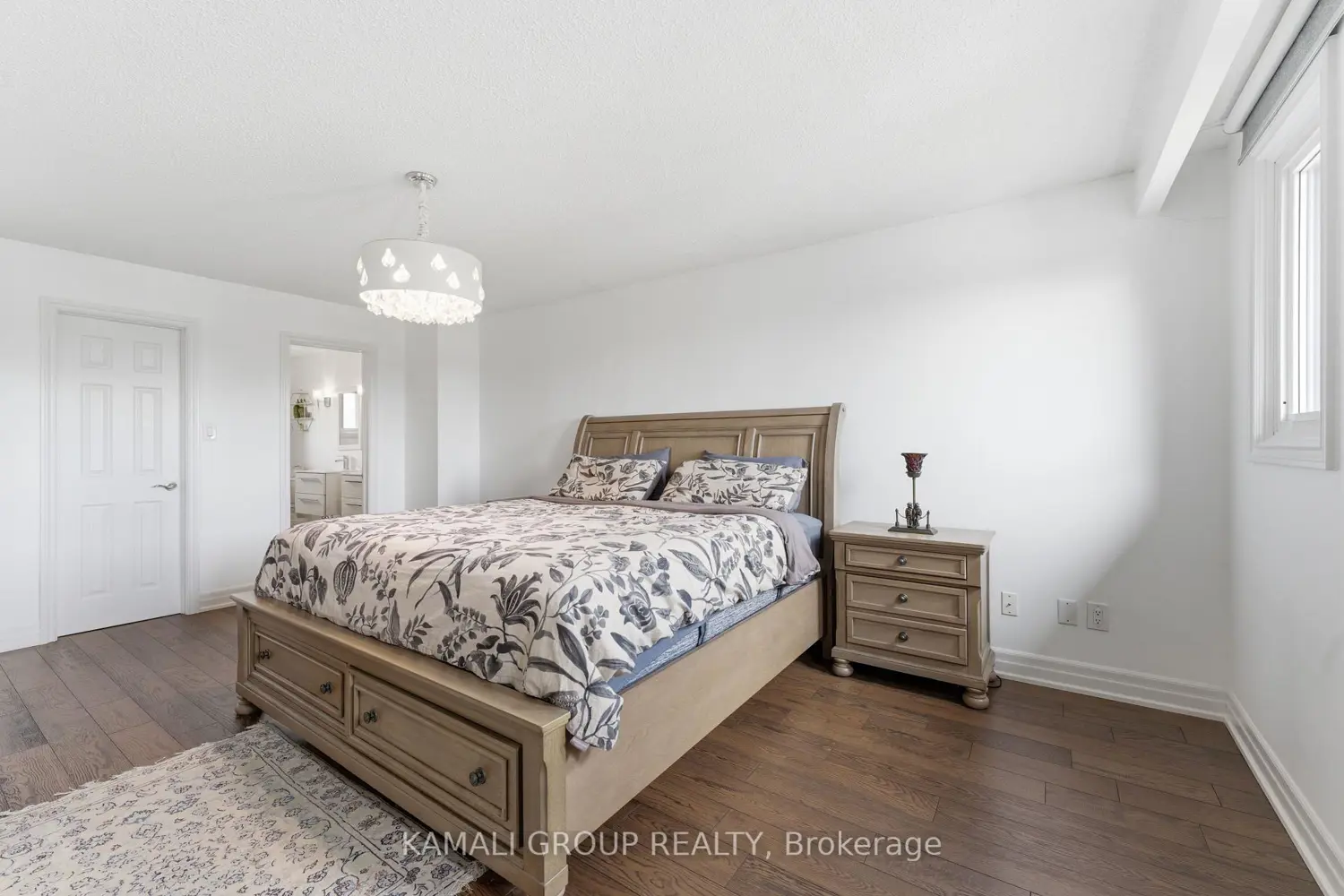 108 Killian Road photo 3