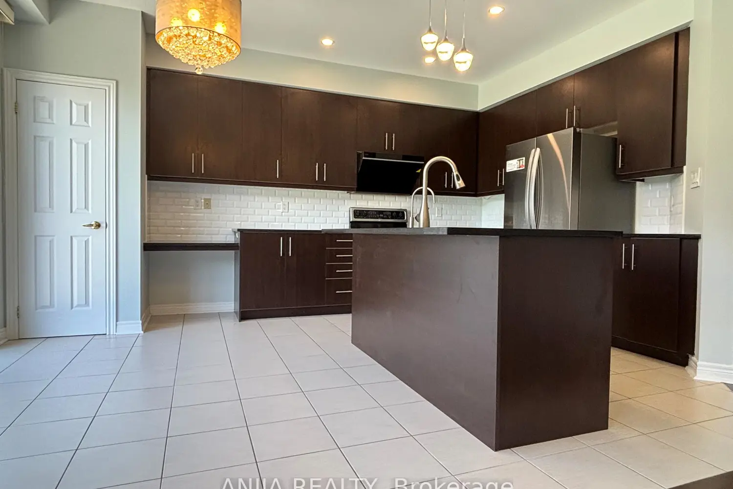 220 Hazelton Avenue photo 5