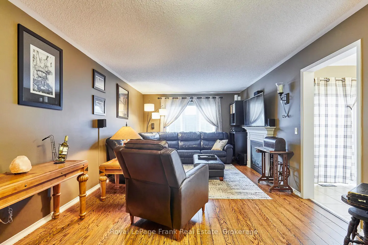 10 Lander Crescent photo 5